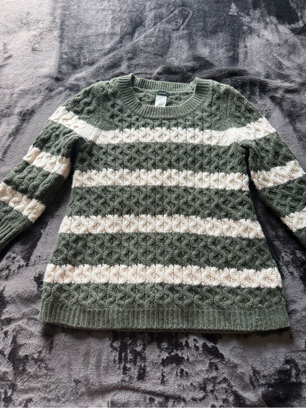 J. Crew Olive Green & Cream Cable Knit Crewneck Sweater 100% merino wool - Picture 3 of 6